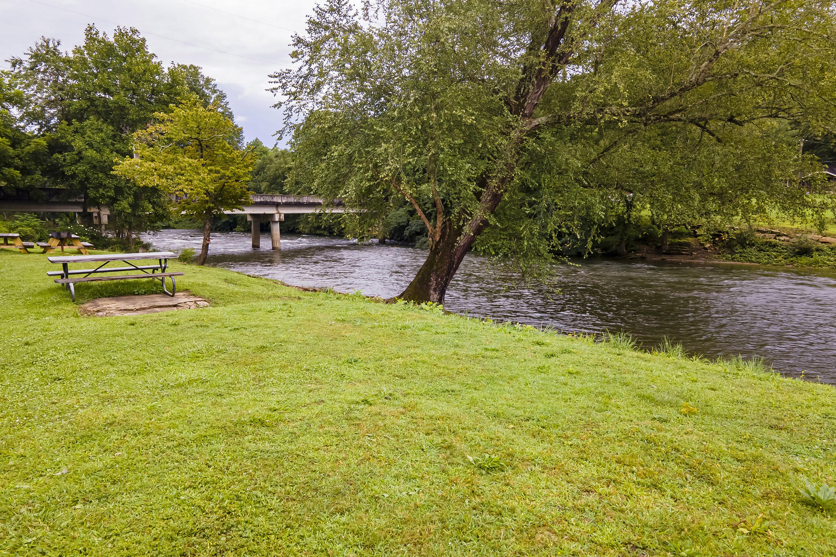 Lloyd'S On The River Country Inn By Oyo Bryson City Exteriör bild