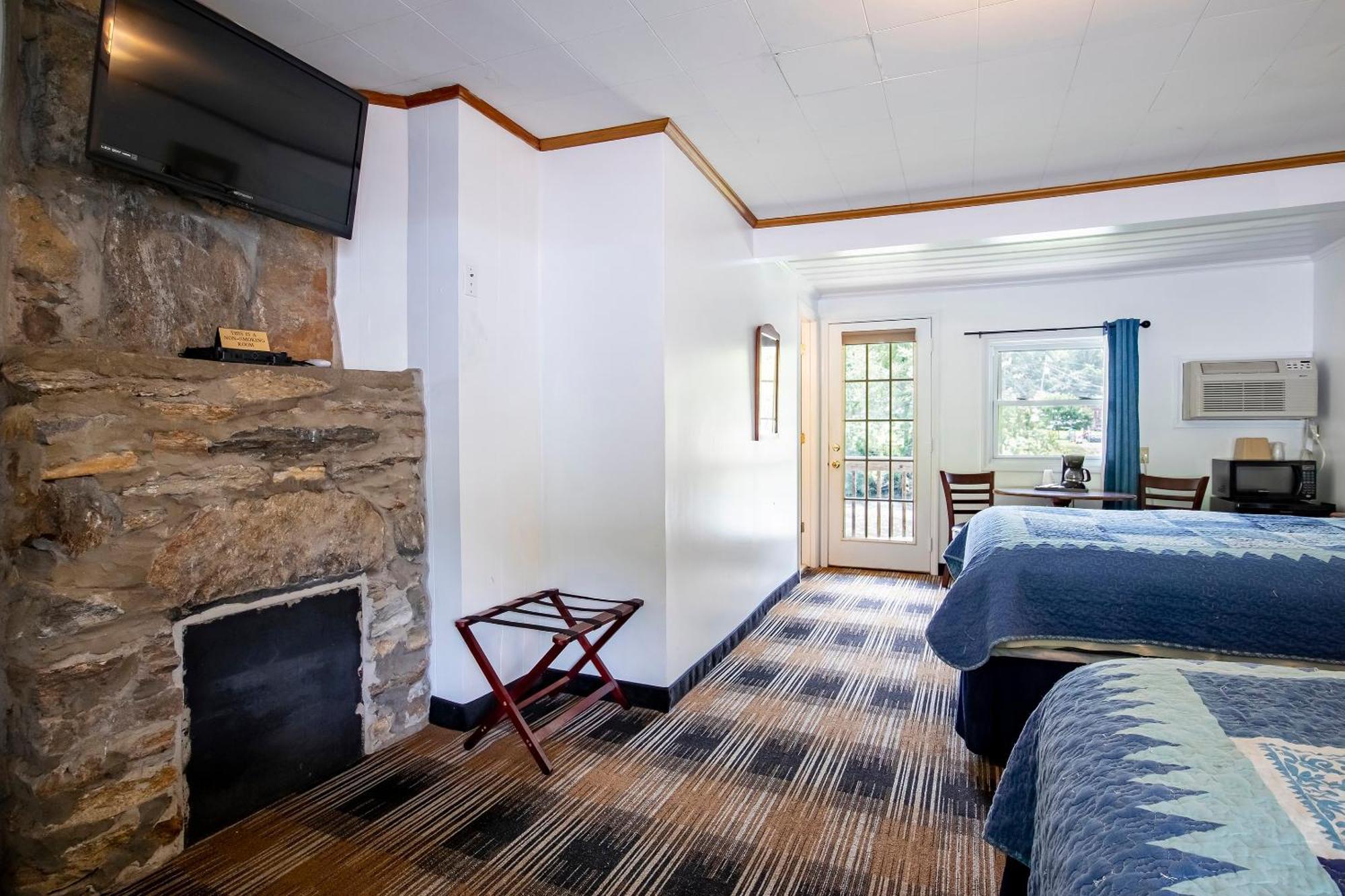 Lloyd'S On The River Country Inn By Oyo Bryson City Exteriör bild
