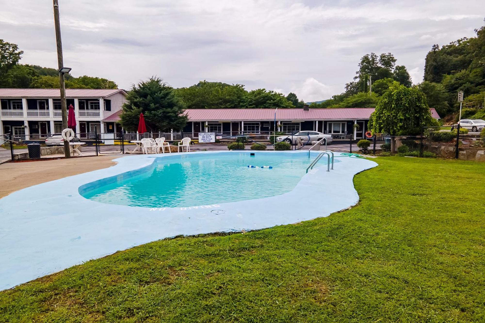 Lloyd'S On The River Country Inn By Oyo Bryson City Exteriör bild