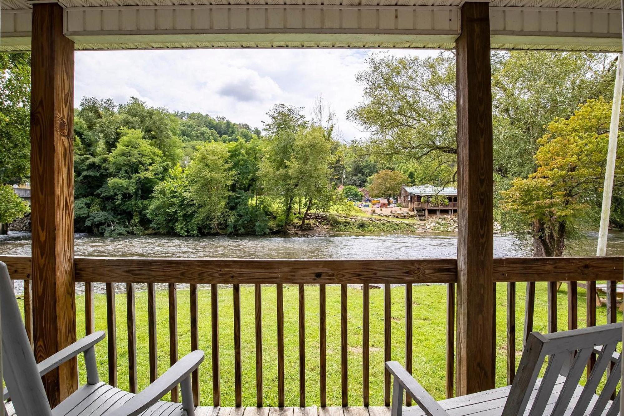 Lloyd'S On The River Country Inn By Oyo Bryson City Exteriör bild